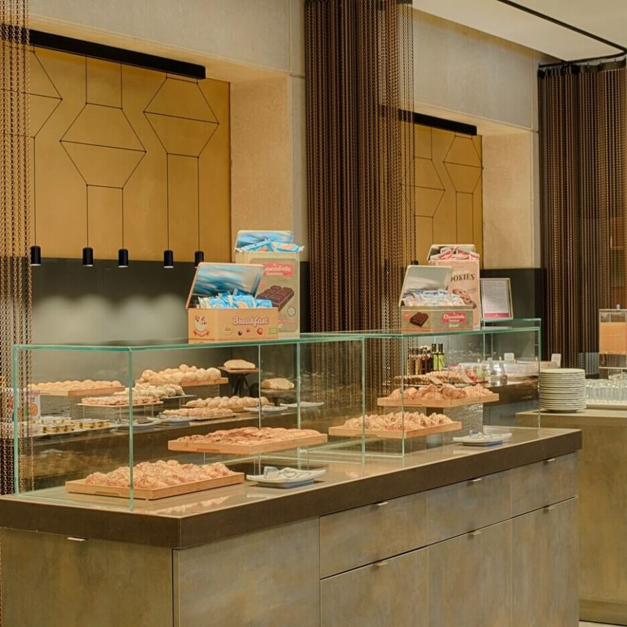 NH_Collection_Roma_Centro_Buffet_breakfast_donuts_croissant